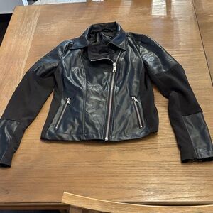 Elegant Black Leather Women's Jacket